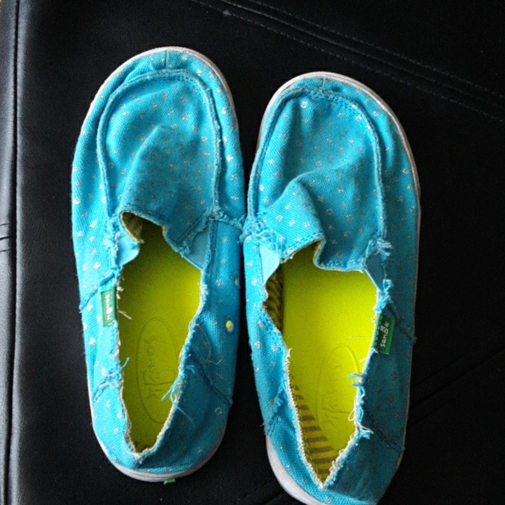 Sanuk shoes